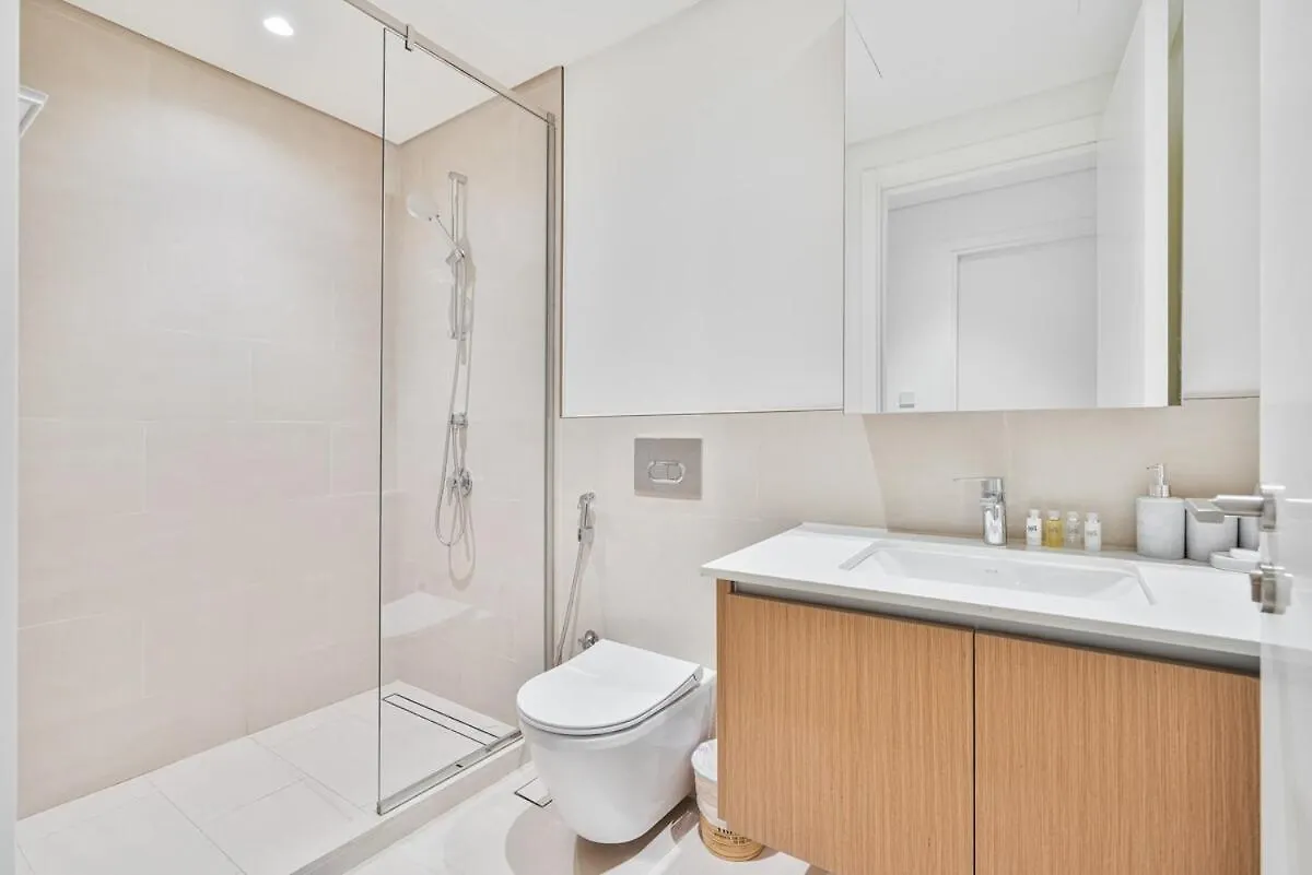 Charming 1Br With Airy Terrace, Pool And Gym Access Apartment Dubai United Arab Emirates